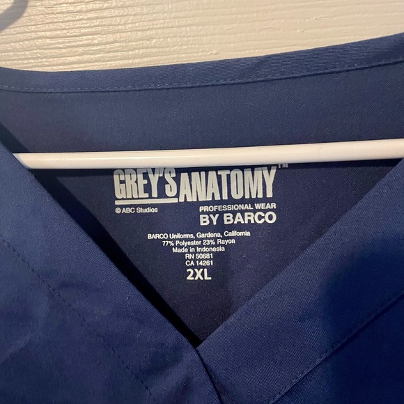 Grey’s Anatomy Scrub Top - Picture 2 of 3